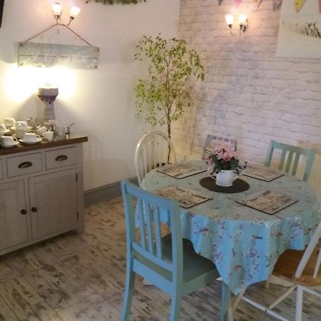 The Pembrey Country Inn Екстериор снимка