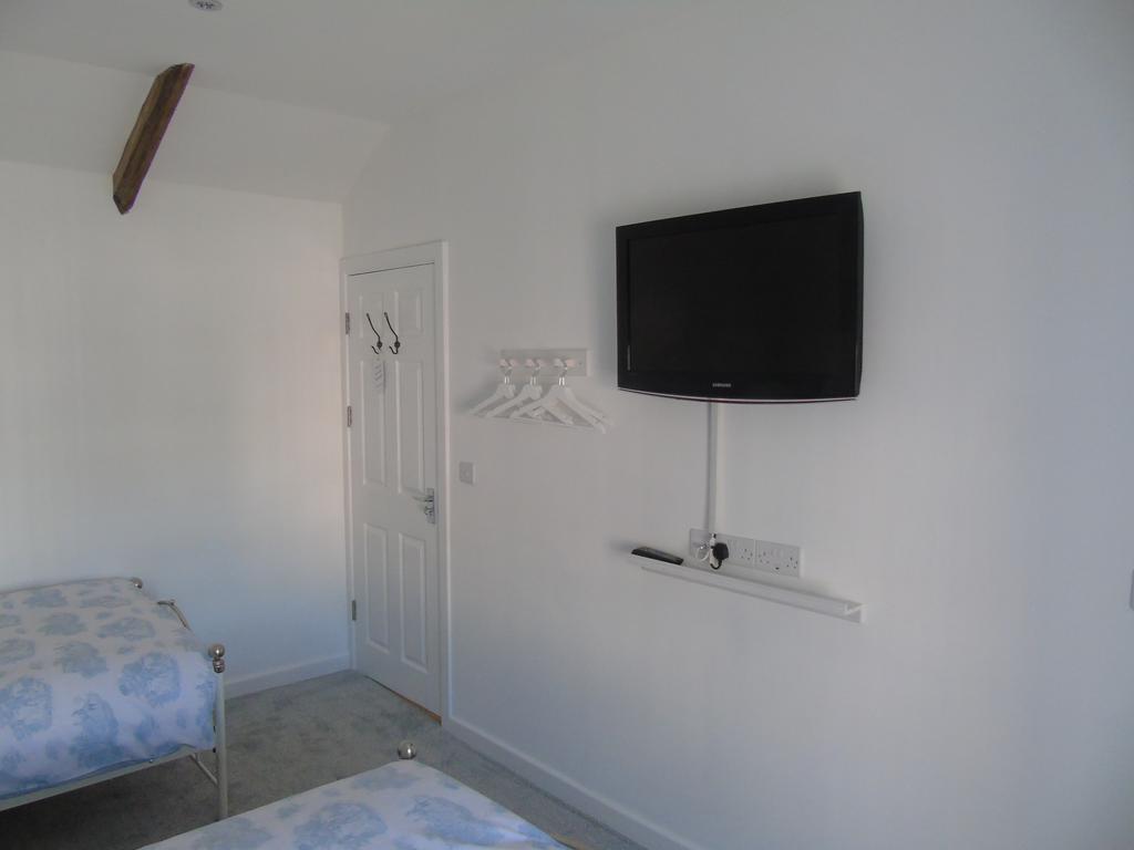 The Pembrey Country Inn Екстериор снимка