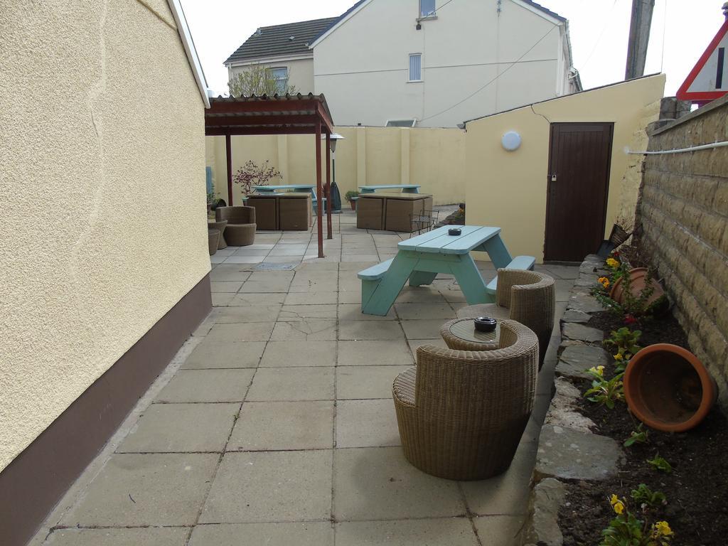 The Pembrey Country Inn Екстериор снимка
